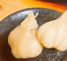 Sweet Pickled Garlic