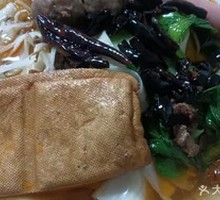 Beef Noodle with Bean Sprouts, Spinach, Egg, and Fried