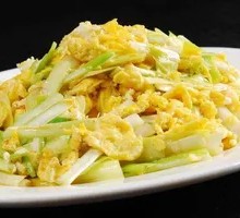 Stir-fried Eggs with Garlic Greens