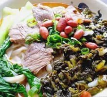 Sour Cabbage Beef Knife-Shaved Noodles