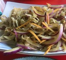 Onion and Bitter Intestine Salad