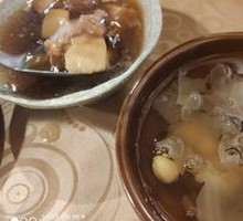 Tremella and Lotus Seed Soup