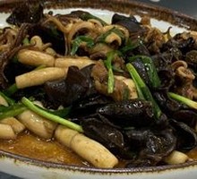 Squid and Black Mushroom Stir-fry