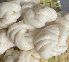 Steamed Bun with Flower Shape