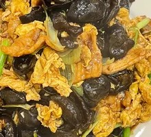 Sour Stir-Fried Egg with Wood Ear Mushrooms