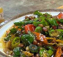 Thin-skinned chili stir-fried with pork