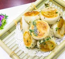 Leek Vegetarian Pan-Fried Dumplings