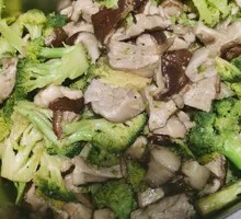 Mushroom and Broccoli Stir-fry