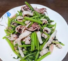 Bigan Stir-fried with Chrysanthemum Greens