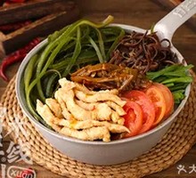 Sour Cabbage and Tender Meat Noodles