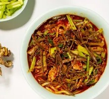 Stir-Fried Rice Noodles with Wild Mushrooms and Beef