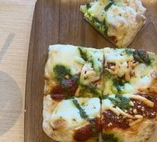 Margherita Roman Pizza