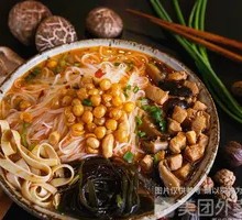 Signature Mushroom Chicken Rice Noodles