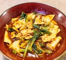 Chicken Stir-fried with Wide Noodles