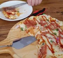 Cheese-filled Chicken Pizza