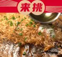 Stir-fried Garlic Rice Noodles with Grilled Fish