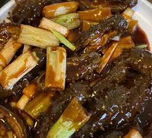 Glass Pot Spiced Lamb Spine with Sea Cucumber