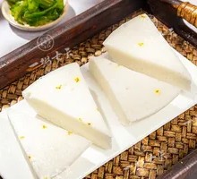 Sugar-glazed Osmanthus Cake