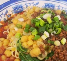 Spicy Pea and Meat Noodles (Less Soup)
