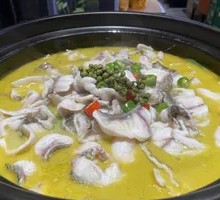 Popular Green Sichuan Pepper Pickled Cabbage Fish Pot