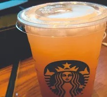 Ice-Shaken Peach Green Tea