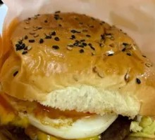 热带凤梨牛肉堡