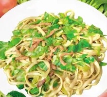 Stir-Fried Noodles with Shredded Meat