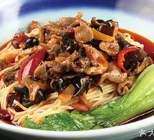 Sichuan-style Pepper Chicken Offal Noodles