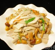 Family Feast Stir-Fried Rice Noodles