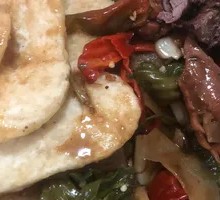 Stir-Fried Chicken with Pancakes