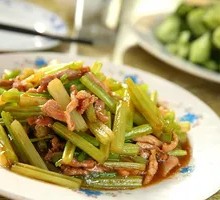 Stir-fried celery with pork