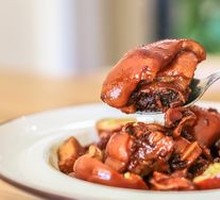 Black Vinegar Pork Trotter with Ginger