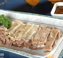 Hand-grabbed Lamb Leg