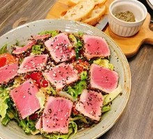 Pan-Seared Tuna Salad