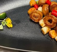 Golden Garlic Braised Intestines