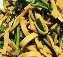 Leek Tofu Skin Stir-fry