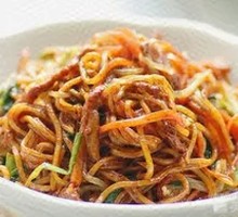 Stir-Fried Noodles with Shredded Meat