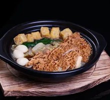 Sauce-Flavored Pig's Trotter Hot Pot