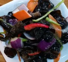 Refreshing Black Mushroom Salad