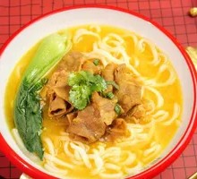 Golden Soup Beef Noodles