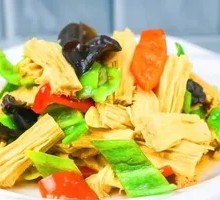 Fried Bamboo Shoots with Black Wood Ear and Green Pepper Stir-fry
