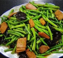 Stir-fried string beans with meat