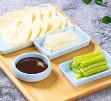 Cucumber Strips with Green Onion