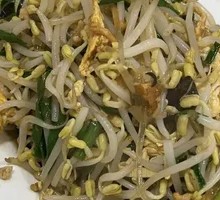 Stir-Fried Leek, Egg, and Bean Sprouts