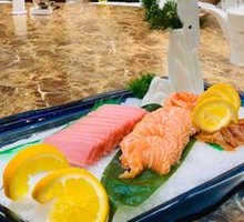 Three-Way Raw Fish Slices