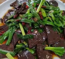 Stir-fried羊血 with leeks