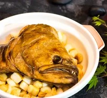 Stewed Wild Flounder Head in Clay Pot
