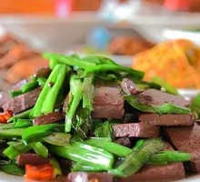 Stir-fried羊血 with leeks