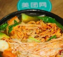 Enoki Mushroom Hot Pot Noodles