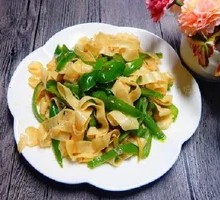 Bell Pepper and Tofu Skin Stir-Fry